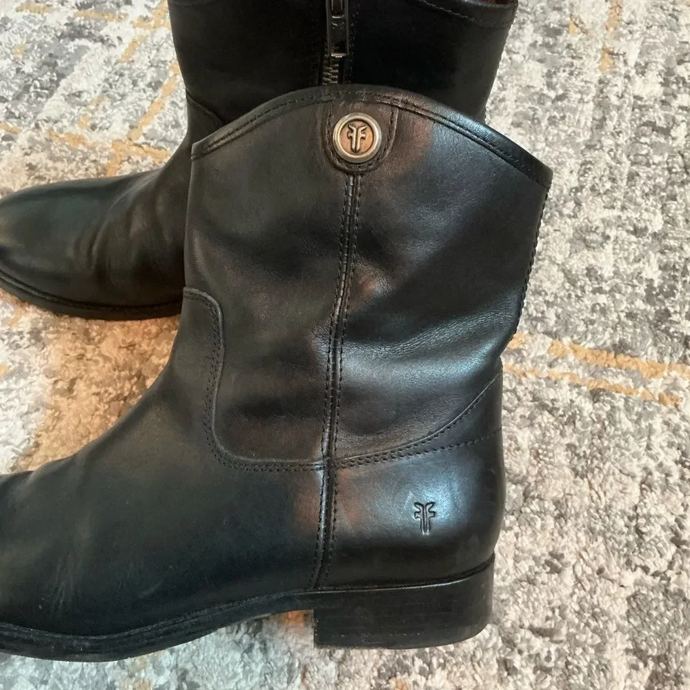 FRYE MELISSA SHORT BUTTON BOOT! EUC! SIZE 8.5